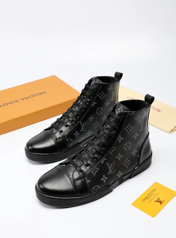 Factory price: 400💰LV official website popular series 🇮🇹🇮🇹1:1 production, selected high-end imported cowhide, sheepskin padding inside sheepskin, paired with Louis Vuitton Monogram Ecli men's shoes 💰se canvas and pure black rubber soles, the ultimate simple design, the perfect interpretation of the latest inspiration for shoes, the integration of classics and fashion, 🔍🔍high quality, worthy of your possession. The bottom car line will never be unglued. Sellers are welcome to sell as shown in the picture above. We can send one piece on behalf of you. The code number is 38-44 (45 codes can be customized)